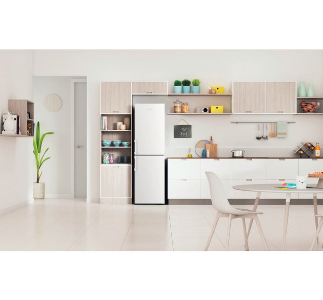 Indesit Fridge Freezer White 286 L